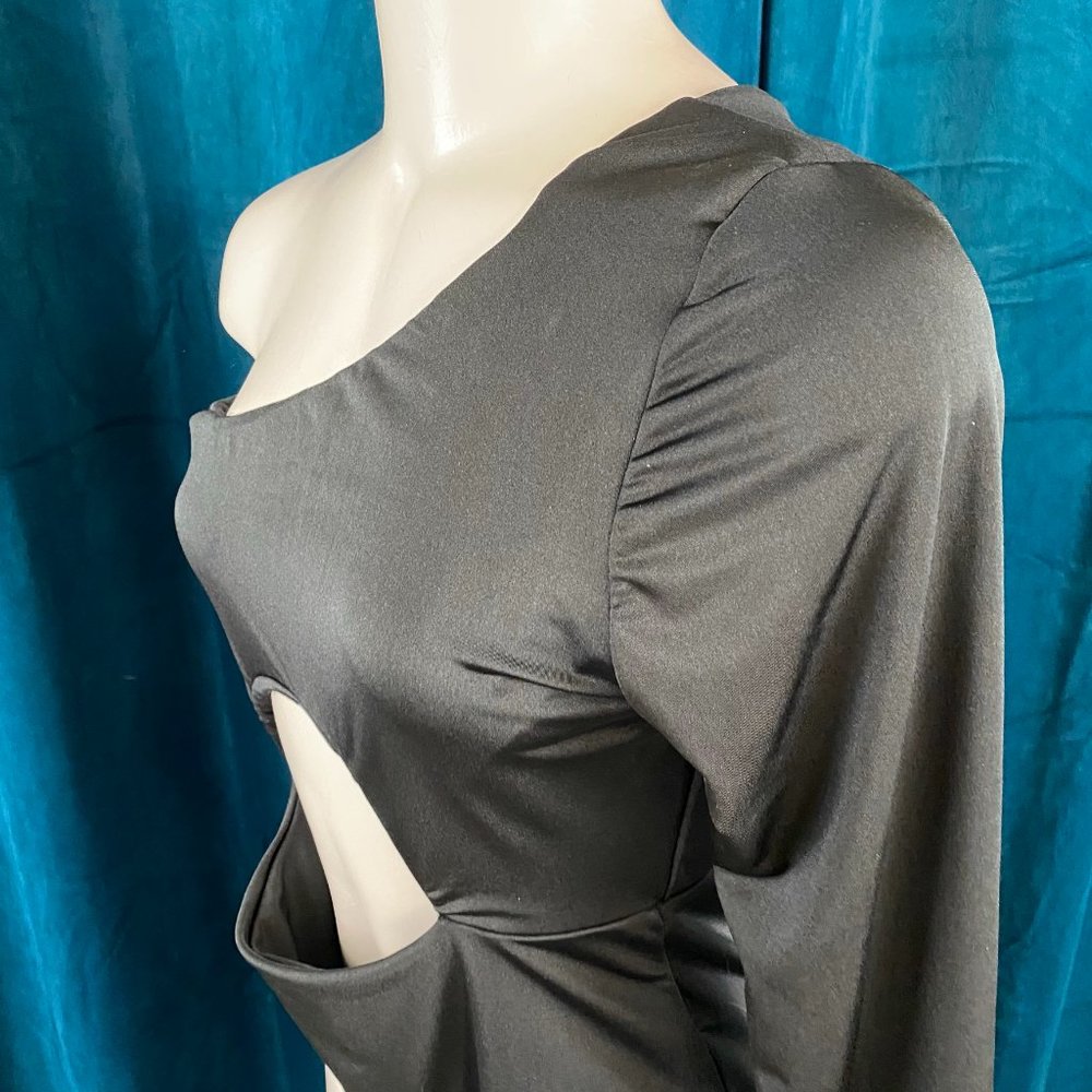 Pretty Little Thing One Shoulder Cutout Bodysuit - Picture 2 of 7